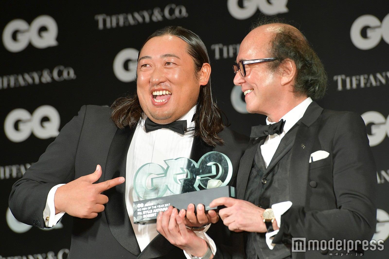 秋山竜次、鈴木正文氏 （C）モデルプレス