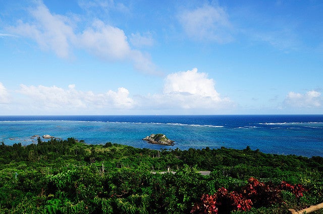 東シナ海と太平洋の2つの海を同時に楽しめる／Tamatorizaki 玉取崎展望台 石垣島_1 by ajari