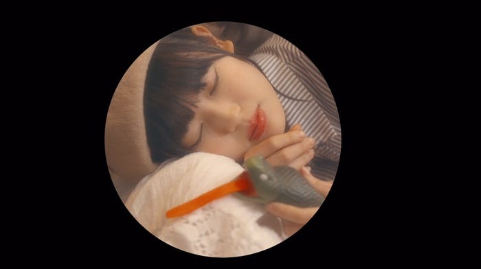 乃木坂46『トキトキメキメキ』MVより(提供画像)