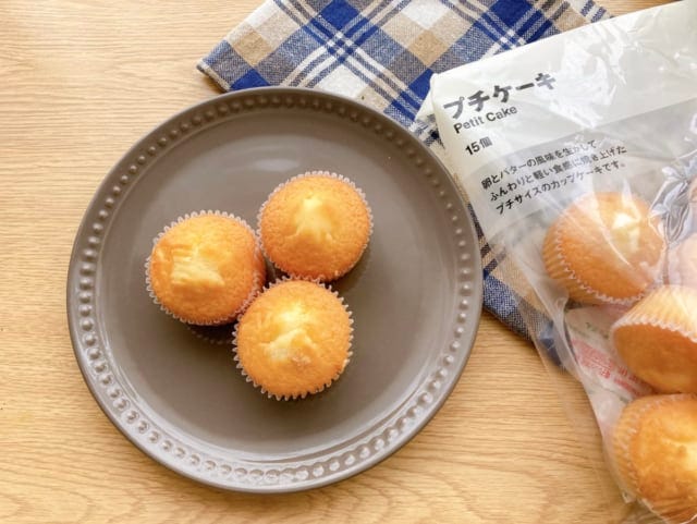 カフェ風な見た目でおしゃれなプチケーキ。