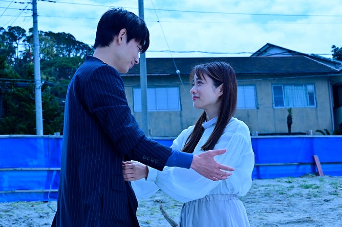 綾野剛、石原さとみ 「恋はDeepに」最終話より(C)日本テレビ