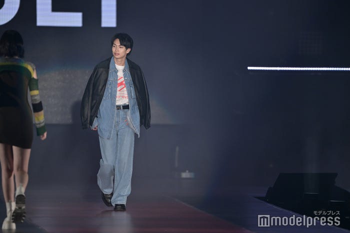 綱啓永(C)モデルプレス