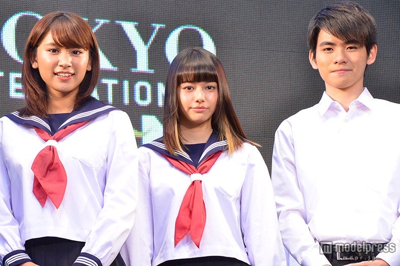 （左から）久松郁実、山本舞香、広田亮平