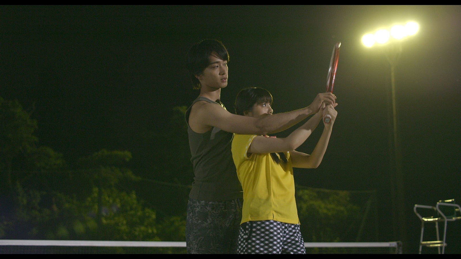 テニスを猛特訓するシーン（C）「イタズラなKiss THE MOVIE」製作委員会　（C）多田かおる／ミナトプロ・エムズ