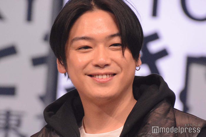 絶賛され喜ぶ高木雄也(C)モデルプレス