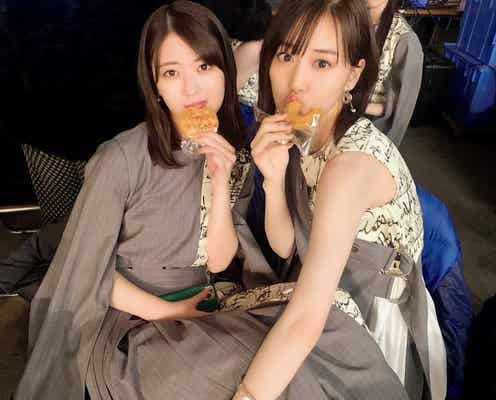 乃木坂46山下美月&岩本蓮加、“Wもぐもぐ”ショット「乃木撮」先行カット公開