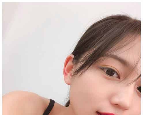 川口春奈、赤リップでデコルテあらわ 雰囲気ガラリのSEXYショットに反響