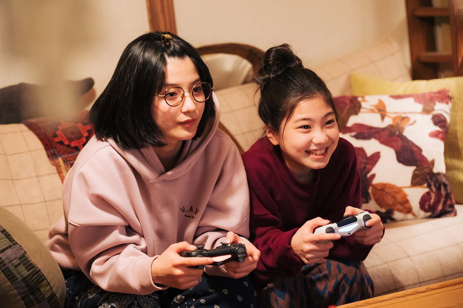 蒔田彩珠、毎田暖乃「妻、小学生になる。」より（C）TBS／撮影カット：加藤春日