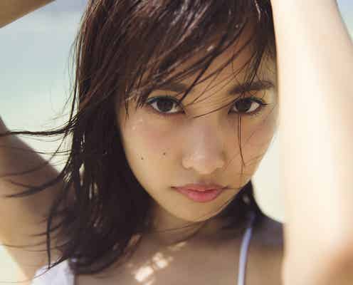 佐野ひなこ、水着でスーパーくびれボディ披露 ビーチではしゃぐ姿が愛くるしい!