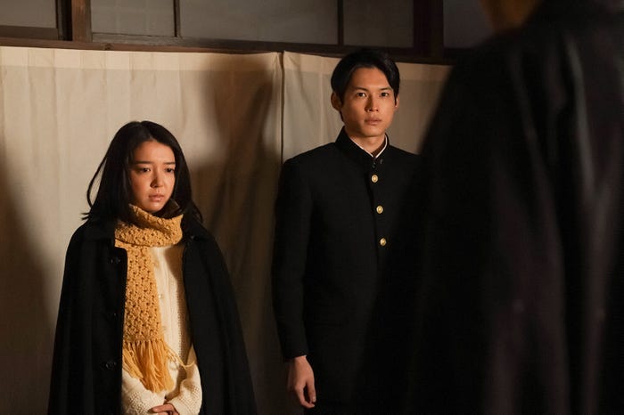 上白石萌音、松村北斗 (C)NHK