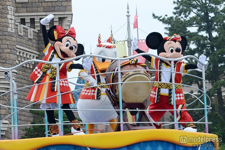 「おんどこどん！」ミッキー、ミニー、ドナルド