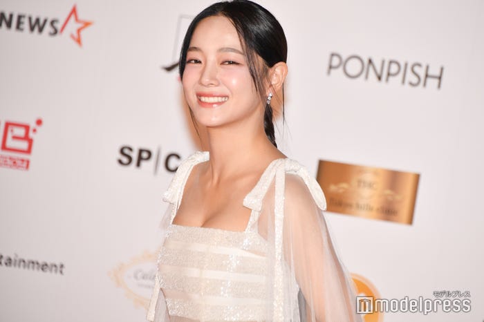 去り際の笑顔が美しいキム・セジョン(C)モデルプレス