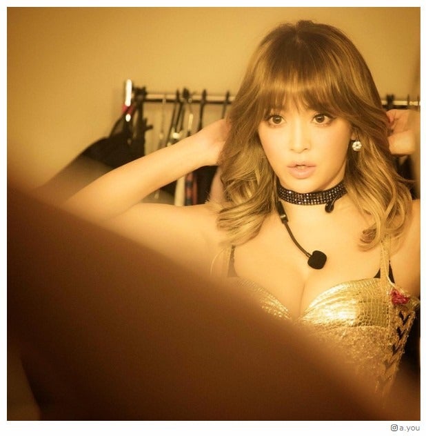 浜崎あゆみ、美バスト大胆披露 SEXYショットに反響「オーラがすごい」「女神」