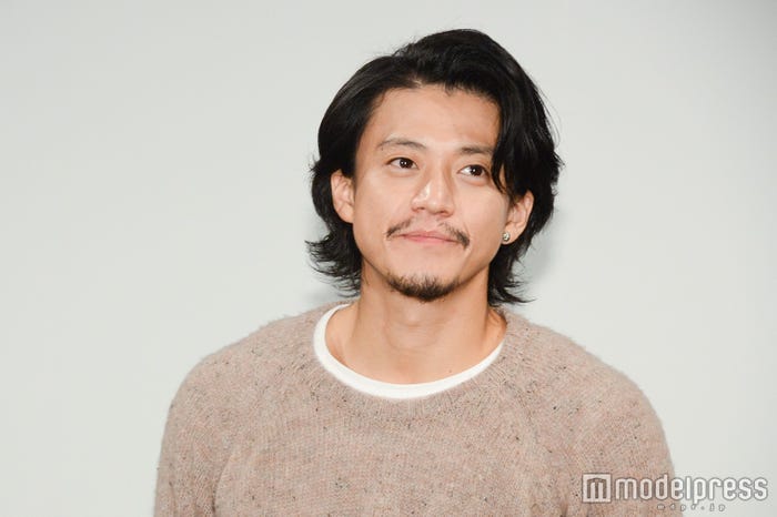 小栗旬(C)モデルプレス