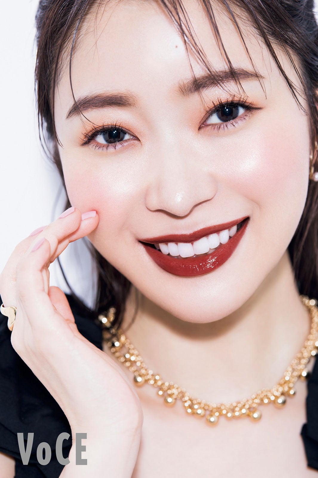 指原莉乃、美容・コスメ愛を語る ハッピーオーラ全開の“幸せ顔”披露