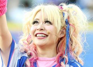 エルフ荒川が「ナチュラルギャル」姿に 薄めメークでも目元パッチリ「これ以上ドキドキさせるの、勘弁」