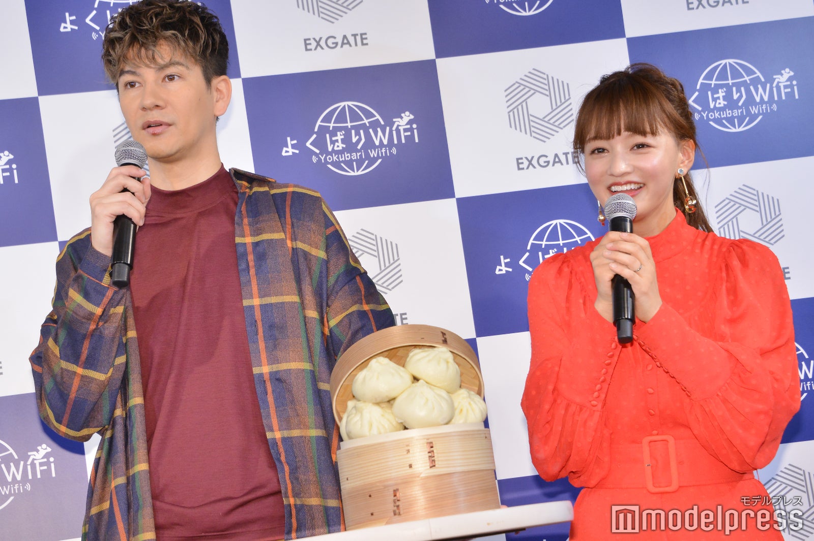 （左から）JOY、わたなべ麻衣（C）モデルプレス