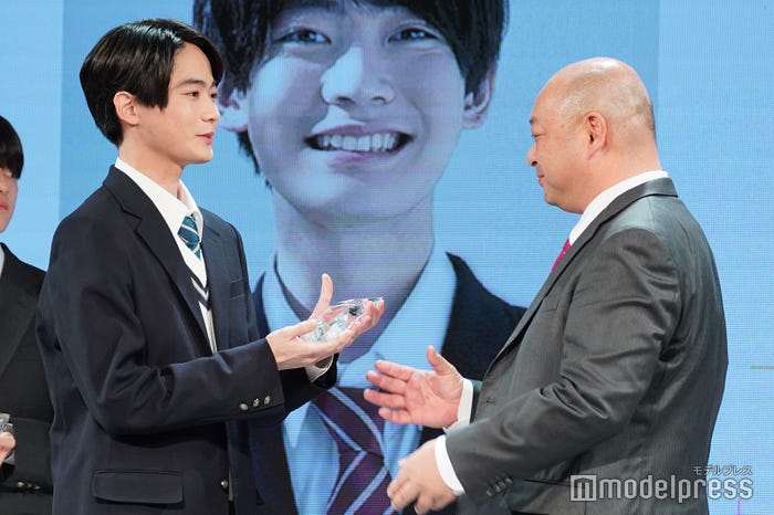 (左)内田蓮(C)モデルプレス