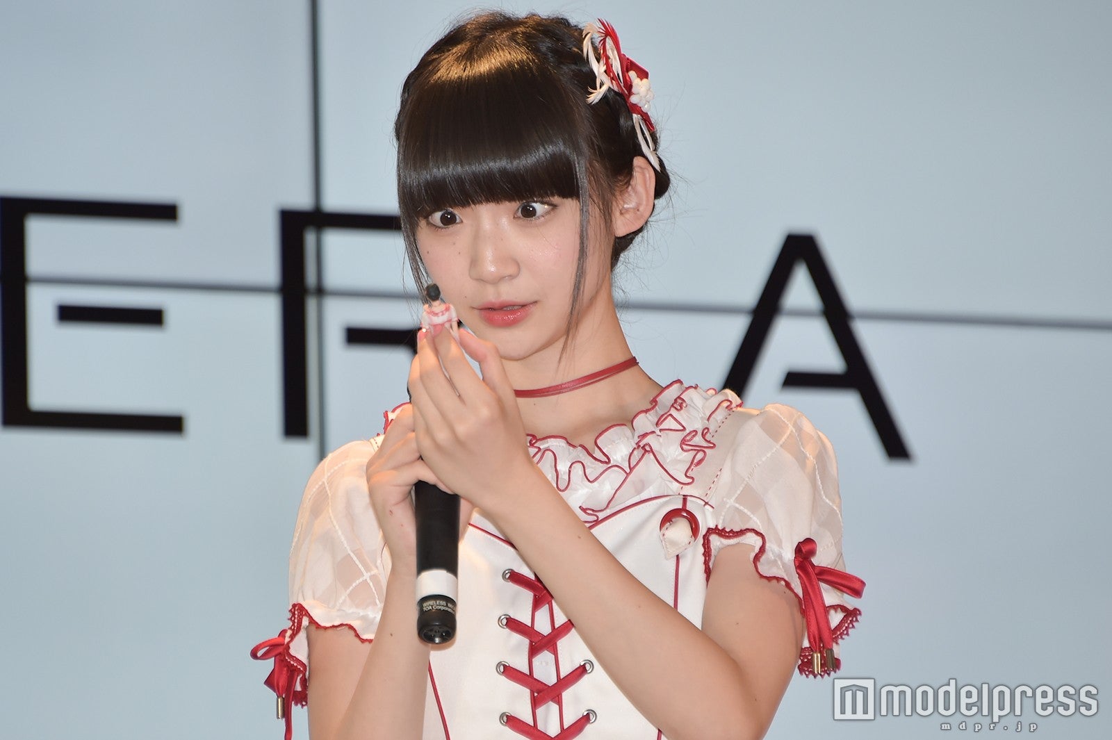 あまりの再現度にじっー／荻野由佳 （C）モデルプレス