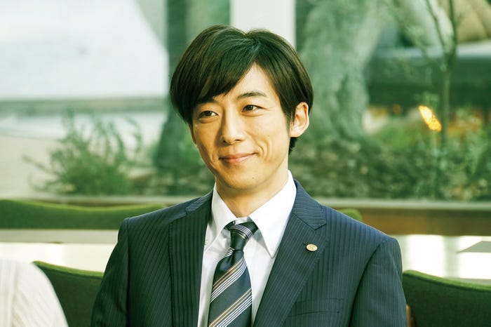 高橋一生 (C)2018映画「空飛ぶタイヤ」製作委員会