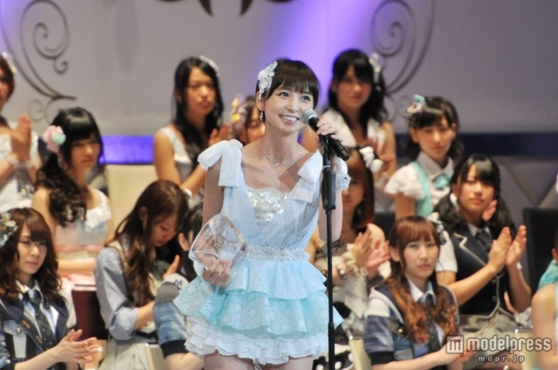 篠田麻里子、「苦しい思いをさせた」　卒業する前田敦子にラストメッセージ