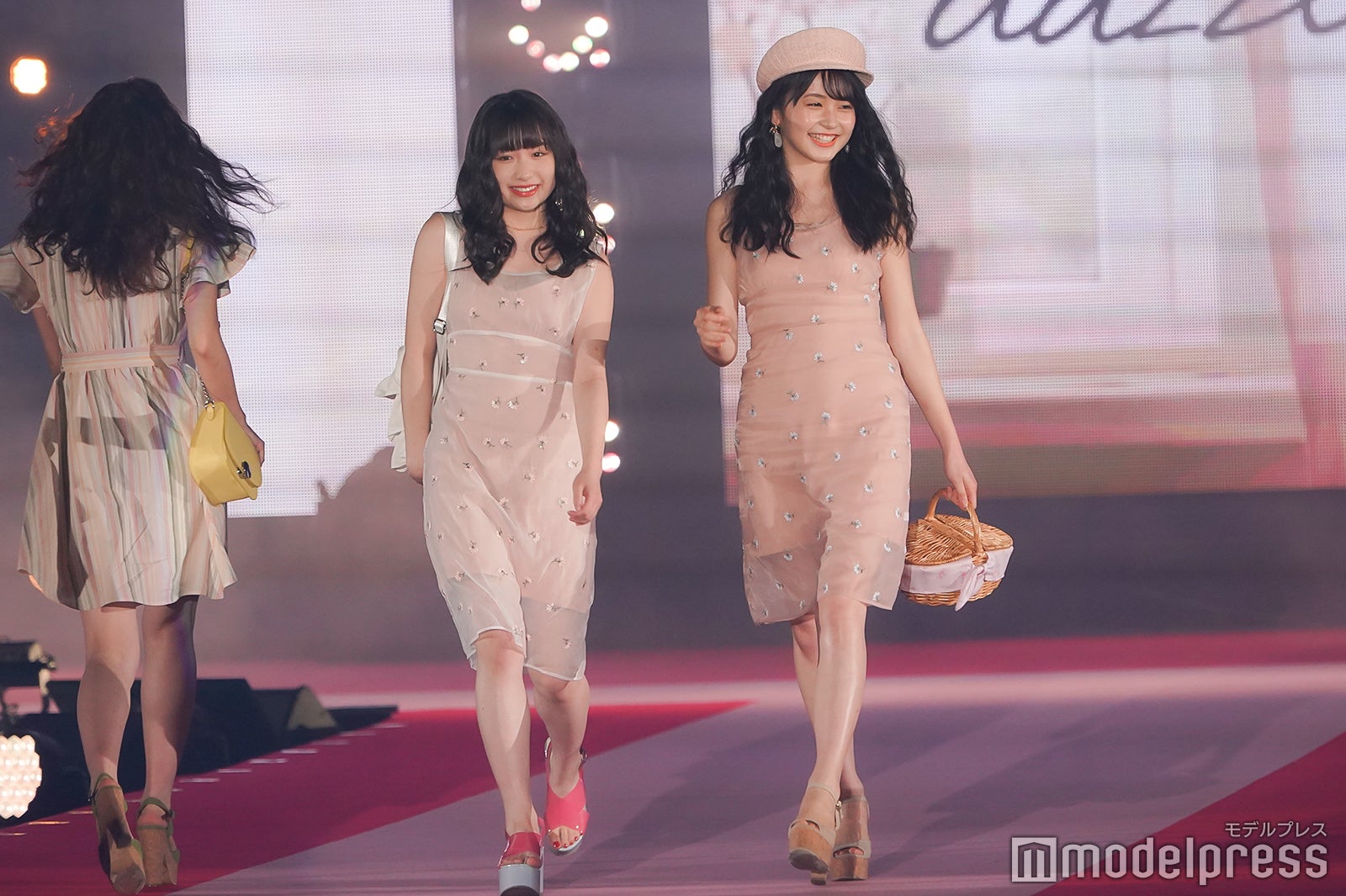 吉田凜音＆久間田琳加（C）モデルプレス