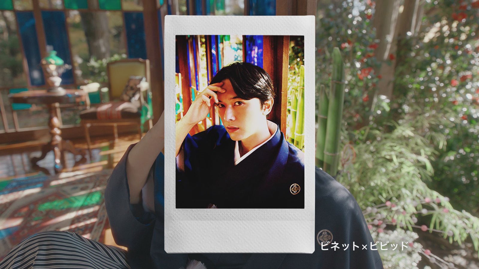 吉沢亮／「お正月を写そう 2022 チェキ・エモい写真」篇より（提供写真）