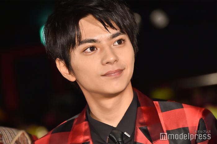 即興で演技をする場面で「役作りにちょっと時間をください(笑)いつも1日くらい考えるから…」と徹底的にこだわる佐藤勝利 (C)モデルプレス