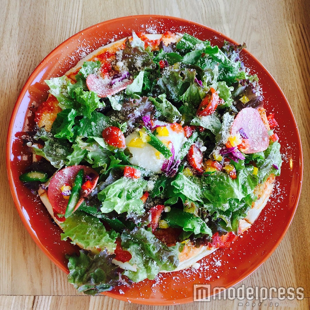 OLIVASサラダピザ￥1,250（C）モデルプレス