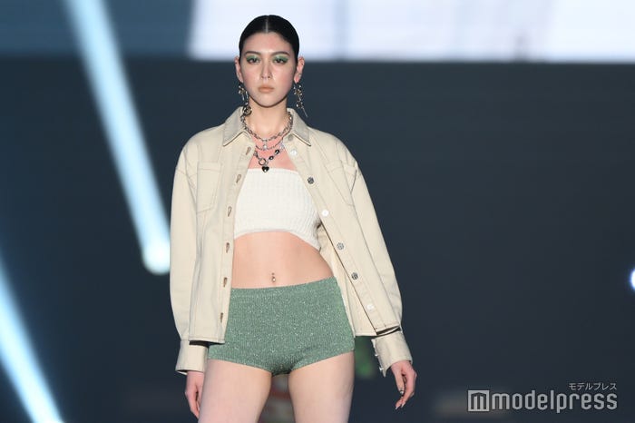 三吉彩花(C)モデルプレス