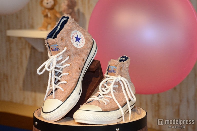 ダッフィー生地で作られたコンバース