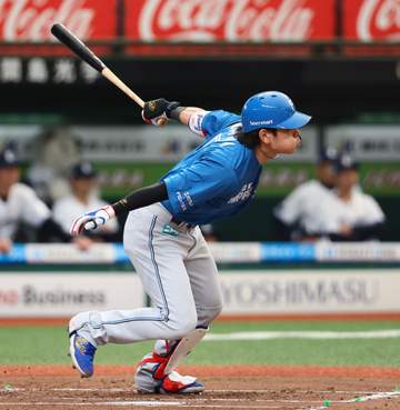 日本ハム・野村が連日の適時打「チャンスだったので打つしかないと」 泳ぎながら左前に運ぶ 日本ハム先制