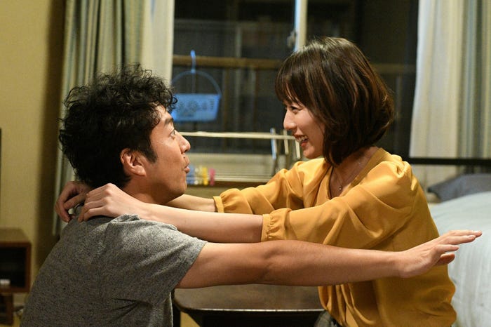 ムロツヨシ、戸田恵梨香/「大恋愛~僕を忘れる君と」第4話より(C)TBS