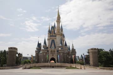 ディズニーランドの お城 に多様性は必要 香港ディズニーのデザインに様々な声 世界で比べてみた 写真 モデルプレス