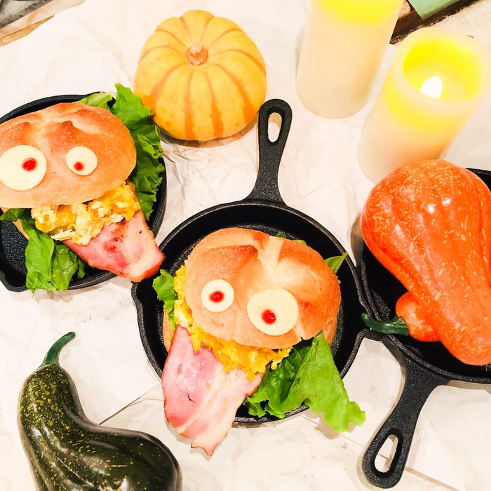 ボリューム満点「ハロウィンバーガー」が怖可愛い!【柏原歩のトレンドレシピ】/画像提供:柏原歩