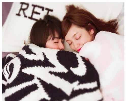 平祐奈&平愛梨の“寝顔ショット”が悶絶級「可愛いの極み」「美人姉妹の破壊力」