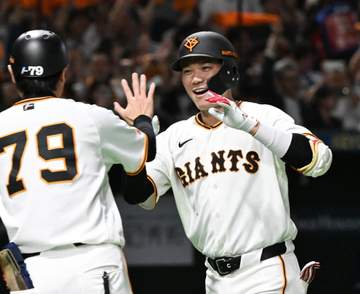 通算300号に王手の巨人・坂本「一本出たのは本当によかったですけど、まだ、どうなるかわからないんで」 1点差に迫る今季1号も惜敗