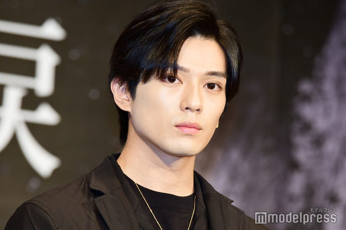 新田真剣佑(センターパート) (C)モデルプレス