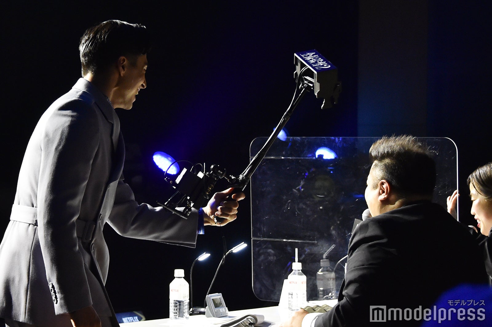 “天の声”ブラックマヨネーズ小杉竜一、ゆりやんレトリィバァに迫る満島真之介の“全裸カメラ” （C）モデルプレス