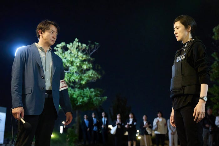 山本耕史、天海祐希「緊急取調室」第1話(C)テレビ朝日