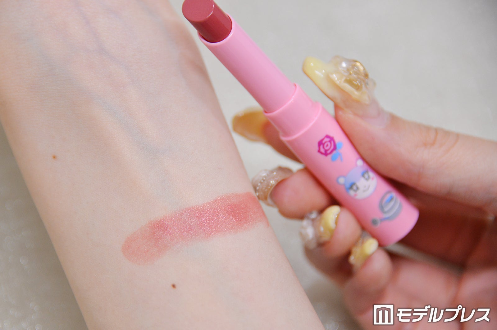 一度塗りした色味（C）モデルプレス