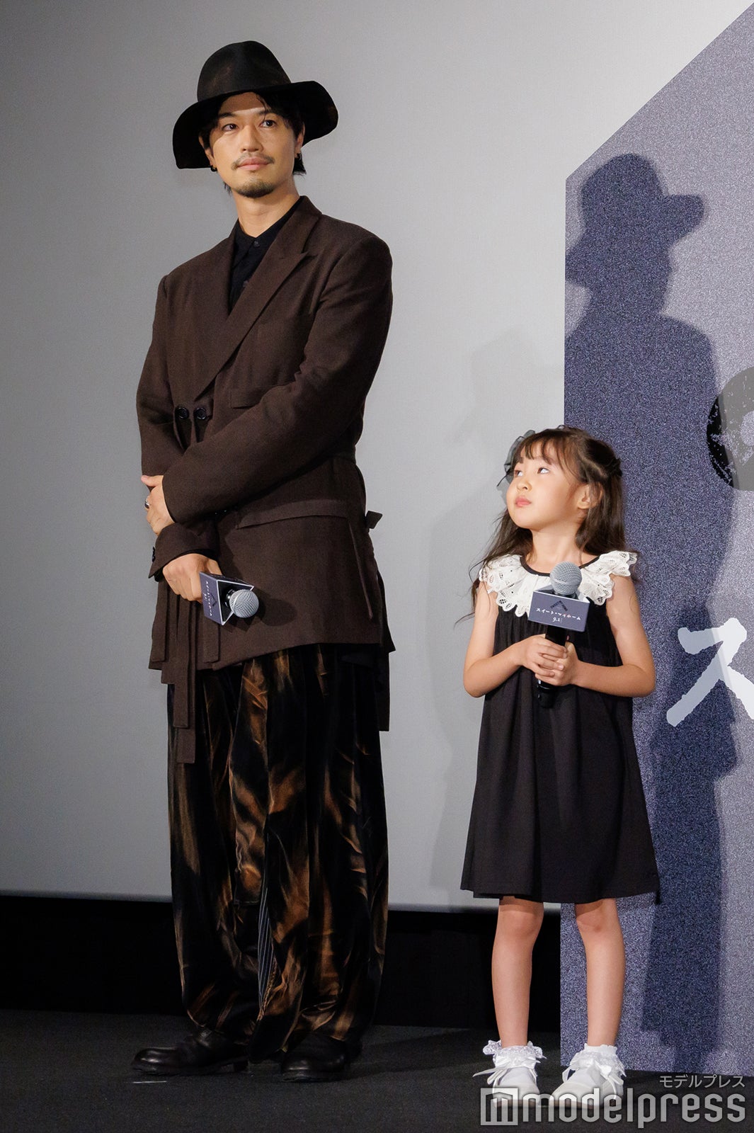 齊藤工監督、磯村アメリ（C）モデルプレス