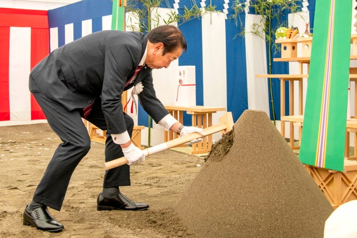 起工式の様子(オリエンタルランド代表取締役社長(兼)COO 吉田謙次)(C)Disney