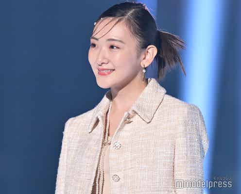 生駒里奈、7年ぶり「TGC」出演 パール輝く技ありヘアに釘付け<TGC2023A/W>