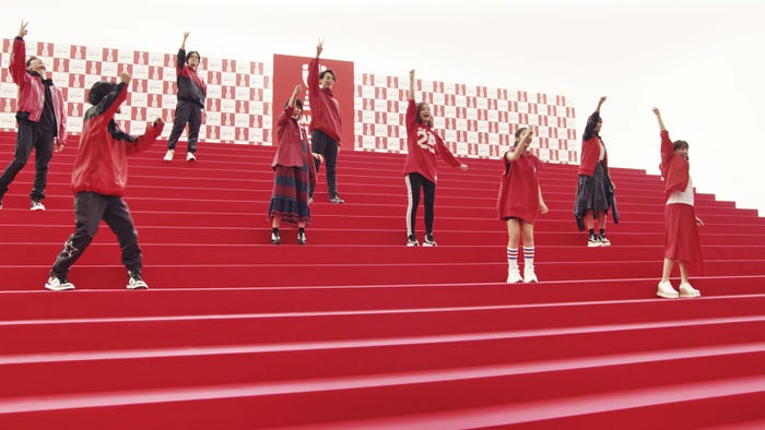 新CM「じゃんけんグリコ開幕」篇より(提供写真)