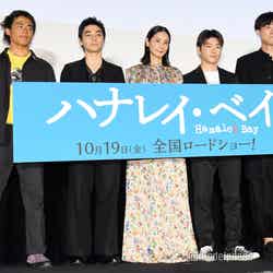 左から：佐藤魁、村上虹郎、吉田羊、佐野玲於、松永大司監督 （C）モデルプレス