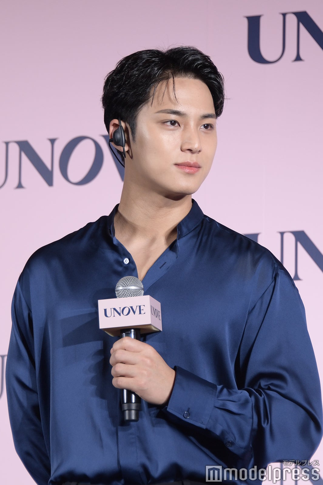 MCの話に耳を傾けるミンギュ（C）モデルプレス