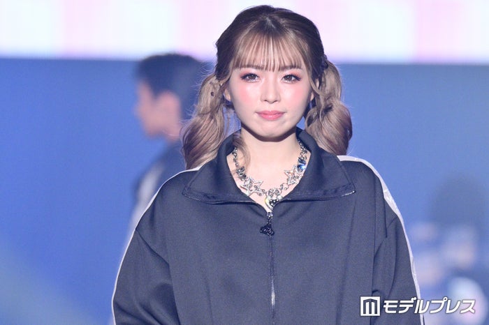 ゆいちゃみ、ミニスカ＆ハイソックスで美脚輝く ツインテールヘアが可愛い【TGCしずおか2025】