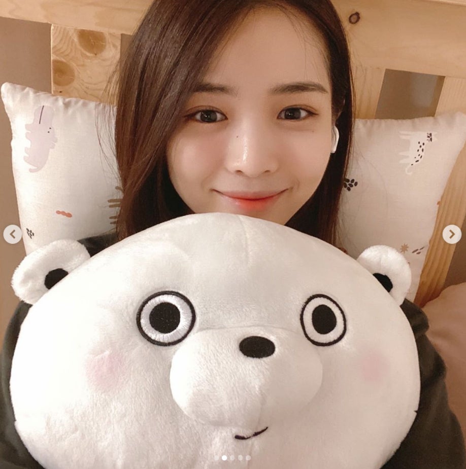 NiziUマヤ、自宅ショット公開「レア」「美人すぎ」と反響