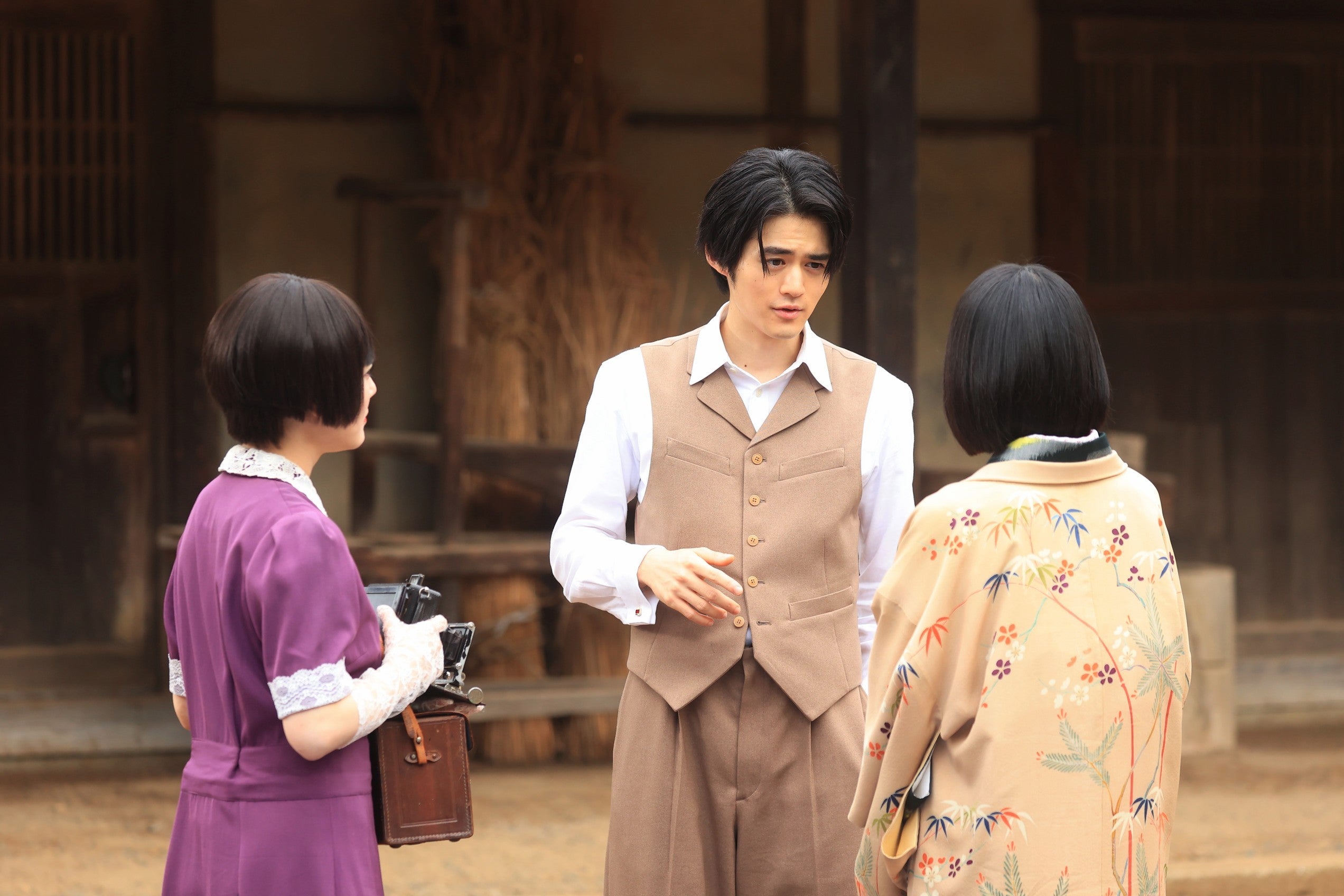 北乃きい、鈴鹿央士、松本穂香「嘘解きレトリック」第5話（C）フジテレビ